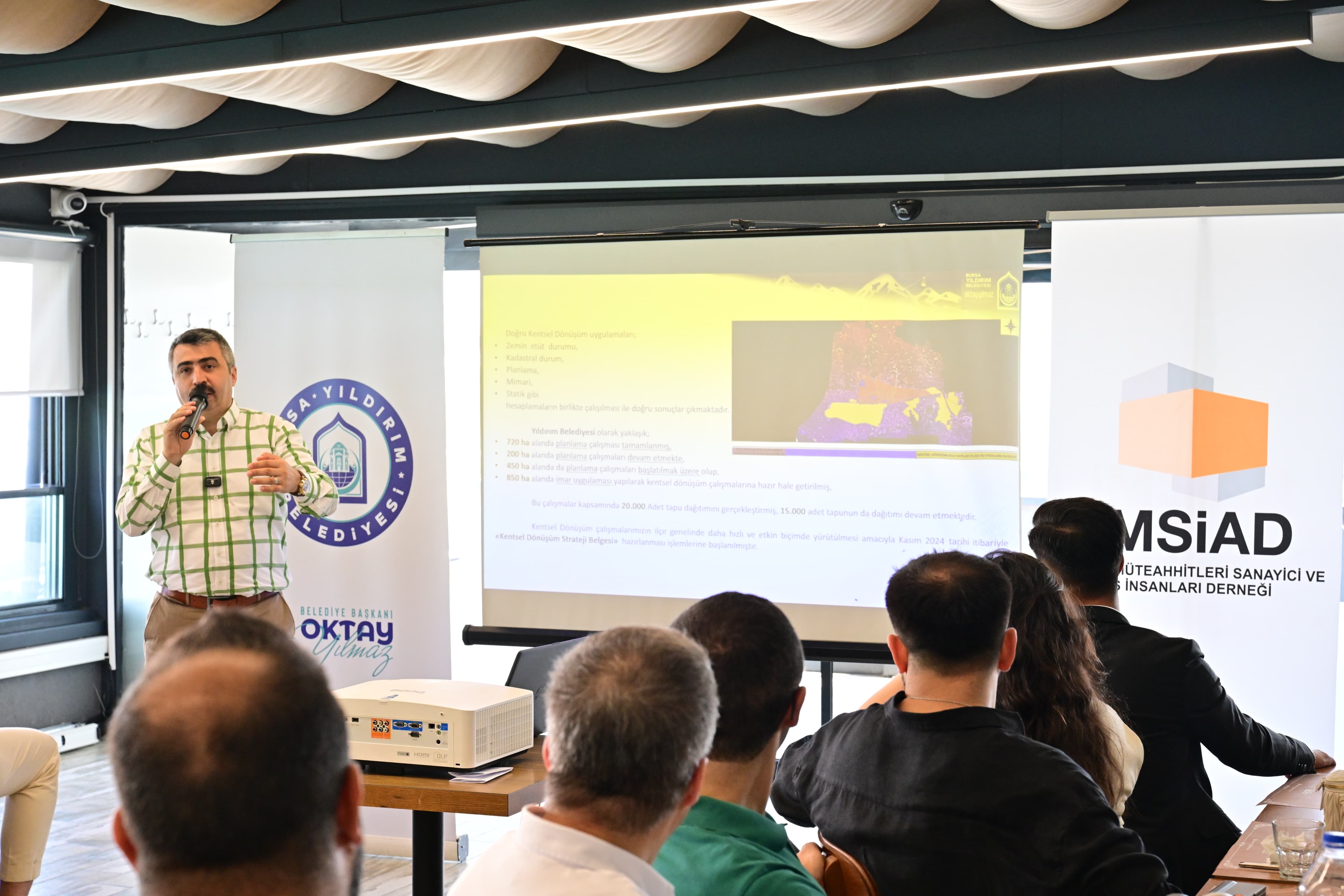 ‘PARA DEĞİL MEYDANLAR PARKLAR YOLLAR KAZANIYORUZ’