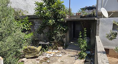 Para vermeyen annesini sopayla döverek öldürdü