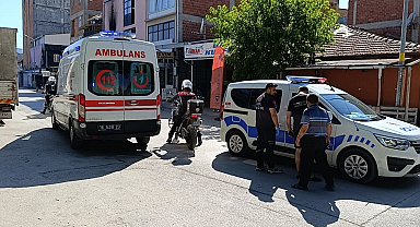 Parkta bıçakladığı kocasını elektrikli bisikletle hastaneye götürdü