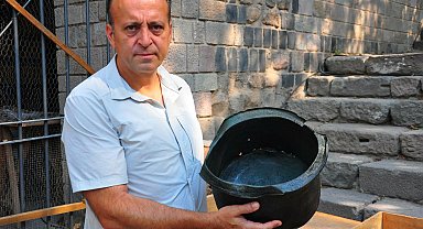 Pergamon'daki 'Mozaikli Ev'de 1400 yıllık bronz kazan bulundu