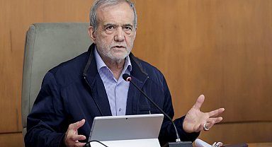 Pezeşkiyan, su sorunu nedeniyle başkentin Tahran'dan taşınması gerektiği düşüncesini yineledi