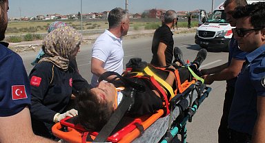 Polise motosikleti ile çarpan ehliyetsiz sürücü tutuklandı