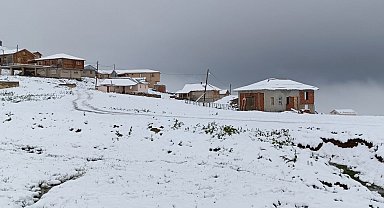 Rize'nin yaylalarında temmuz ayında kar yağışı