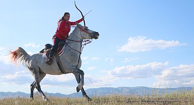 Rusya'da dünya şampiyonu olan Ayşe öğretmene bu kez de 'Yılın Sporcusu' ödülü