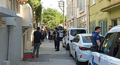Sağlık ekibinin ihbarına giden polisi bıçakla yaralayan şüpheli vurularak yakalandı