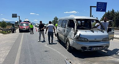 Sakarya'da minibüs devrildi: 6 yaralı