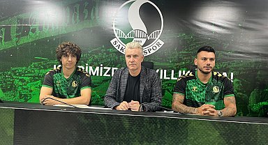 Sakaryaspor iki futbolcuya birden imza attırdı