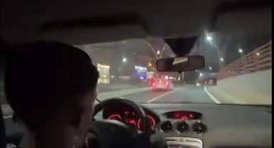 Şehir merkezinde 130 kilometre hızla makas attı; 4 kişinin yaralandığı kaza anı kamerada