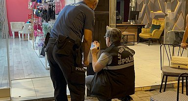 Silahlı saldırıdan şans eseri yara almadan kurtuldu; olay anı kamerada