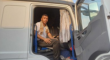 Silopi'de 49 dereceyi bulan sıcaklık, TIR şoförlerine zor anlar yaşatıyor