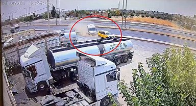Şırnak'ta minibüsün taksiyle çarpıştığı kaza kamerada: 2 yaralı