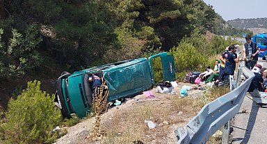 Sivas'ta minibüs devrildi: 13 yaralı