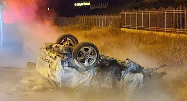 Sürücüsünün ters yöne girdiği otomobil, karşı yönden gelen otomobille çarpıştı: 2 ölü