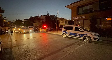 Tartıştıkları kişinin pompalı tüfekli saldırısına uğradılar: 2 yaralı