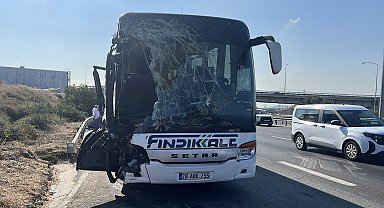 TEM'de yolcu otobüsü kamyona arkadan çarptı; 1'i ağır, 7 yaralı