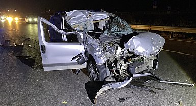 Tomruk tüklü TIR ile hafif ticari araç çarpıştı: 1 yaralı