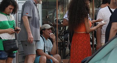 Trans birey evinde boğazı kesilmiş halde ölü bulundu