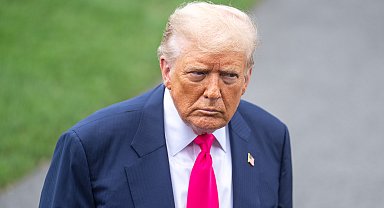 Trump, Epstein'e doğum günü mektubu gönderdiği iddiasını yalanladı