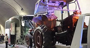 Tünelde yolcu otobüsü ile çarpışan traktörün sürücüsü yaralandı