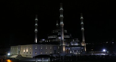 Türkiye'de tüm camilerde sela okundu