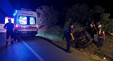 Uşak'ta otomobil şarampole devrildi: 1 ölü, 2 yaralı