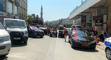 Valinin makam aracı sünnet şöleni için süslendi