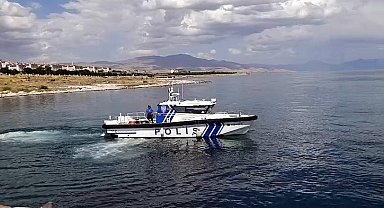 Van Gölü'nde 'su kazası' tatbikatı