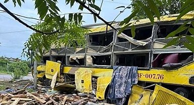 Vietnam'da otobüs devrildi: 9 ölü