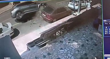 Yalova'da cip, park halindeki 2 otomobile çarparak devrildi; kaza kamerada