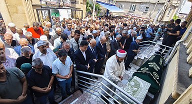 Yangında ölen anne ve bebeği aynı mezarda toprağa verildi