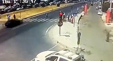 Yaya geçidinde otomobilin çarptığı yaya ağır yaralandı