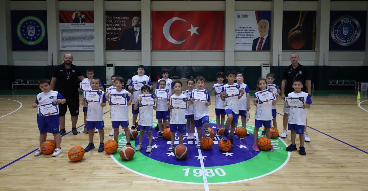 Yaz Spor Okulları'nda çocuklar sertifikalarına kavuştu