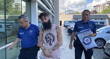 Yeğeniyle sevgili olduğu için kapısına geleni bıçakladı