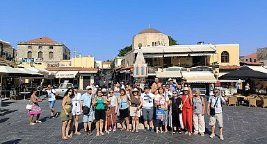 Yunan adalarını gezen görme engelliler, ilk kez yurt dışında tatil yaptı