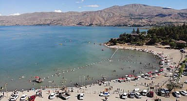 Yüzerken kalp krizi geçirip, öldü