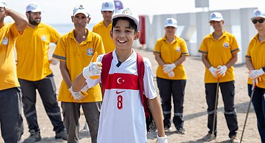 11 yaşındaki Aras, başlattığı temizlik akımı ile takdir topladı