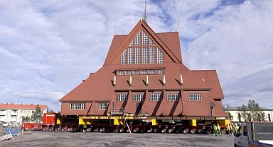 113 yıllık kilise 5 kilometre uzağa taşındı