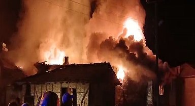 2 ev ve eklentilerinin yandığı yangına tutuklama