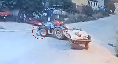 2 yaşındaki Batu'nun, babasının kullandığı traktörün altında kaldığı anlar kamerada