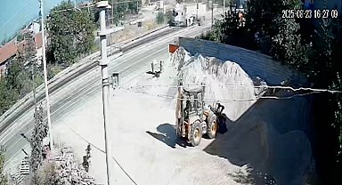 3 kişinin öldüğü kaza kamerada; mahalleli yolu kapatıp eylem yaptı