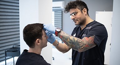 'Kadınlarda saç dökülmesi genetikle sınırlı değil; stres, beslenme ve hormonal dengesizlikler de büyük rol oynuyor'