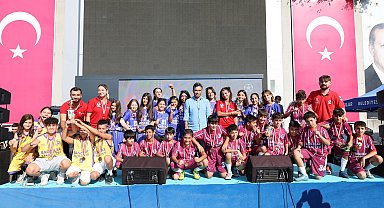 'Mahallenin Yıldızları-2' Turnuvası'nda, sporcular ödüllendirildi