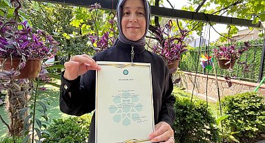 5 çocuk annesi, lise mezuniyetinden 30 yıl sonra başladığı üniversiteyi bölüm birincisi olarak bitirdi