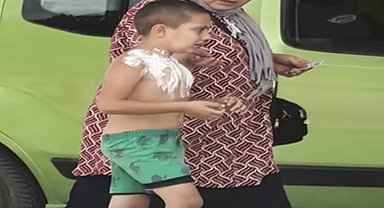 7 yaşındaki Devrim, parfüm sıkıp çakmağı ateşleyince yaralandı