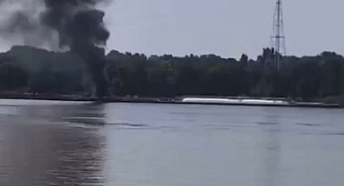 ABD'de helikopter nehirdeki mavnanın üzerine düştü: 2 ölü