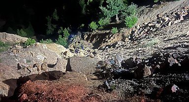 Adana'da otomobil uçuruma yuvarlandı: 5 ölü