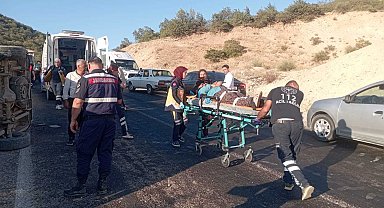 Adıyaman'da, tarım işçilerini taşıyan minibüs devrildi: 23 yaralı