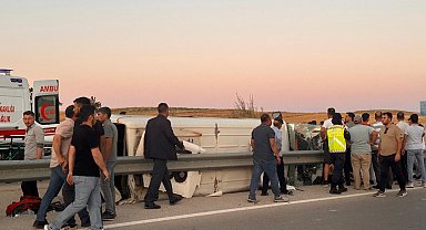 Afyonkarahisar'da otomobil ile minibüs çarpıştı: 10 yaralı