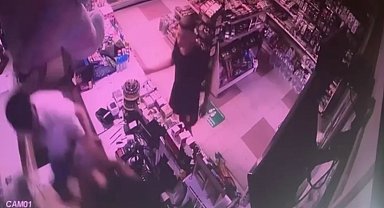 Akaryakıt istasyonunda yumruklu, bıçaklı kavga: 4 yaralı