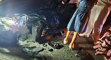 Alkollü sürücünün kullandığı hafif ticari araç ile otomobil çarpıştı: 3 yaralı